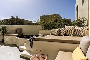 Aeon Suites - Adults Only