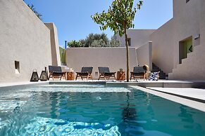 Aeon Suites - Adults Only