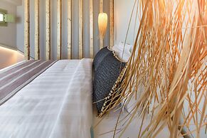 Aeon Suites - Adults Only