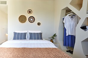 Aeon Suites - Adults Only