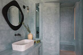 Aeon Suites - Adults Only