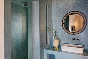 Aeon Suites - Adults Only