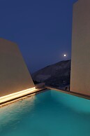 Aeon Suites - Adults Only