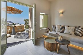 Aeon Suites - Adults Only