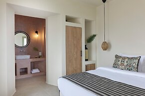 Aeon Suites - Adults Only