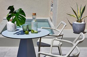 Aeon Suites - Adults Only