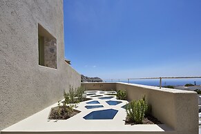 Aeon Suites - Adults Only