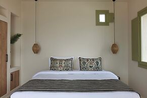 Aeon Suites - Adults Only