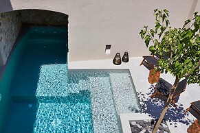 Aeon Suites - Adults Only