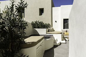 Aeon Suites - Adults Only