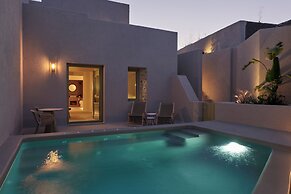 Aeon Suites - Adults Only