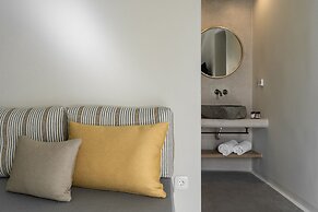 Aeon Suites - Adults Only