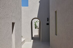 Aeon Suites - Adults Only