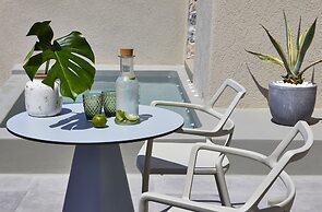 Aeon Suites - Adults Only