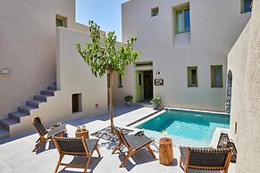 Aeon Suites - Adults Only