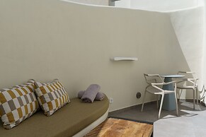 Aeon Suites - Adults Only