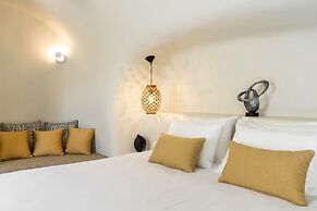 Aeon Suites - Adults Only