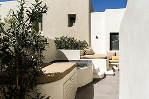 Aeon Suites - Adults Only