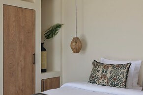 Aeon Suites - Adults Only