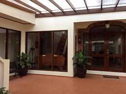 Casa Roces Bed and Breakfast