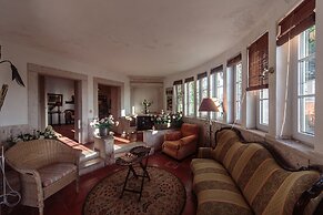 Shepinetree - Capela House