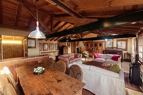 Shepinetree - Capela House