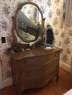 Old Iron Inn Bed and Breakfast