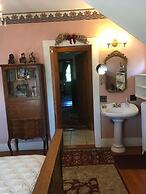 Old Iron Inn Bed and Breakfast