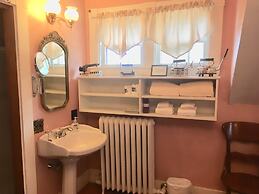 Old Iron Inn Bed and Breakfast