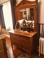 Old Iron Inn Bed and Breakfast