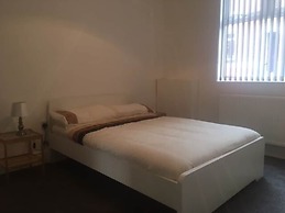 Town House @ Richmond St