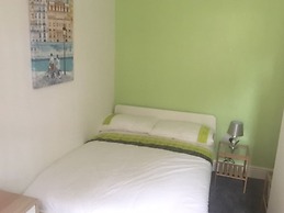 Town House @ Richmond St