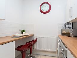 Town House @ Minshull New Road