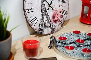 Semeiniy Ochag on Kurlandskaya