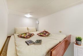 Semeiniy Ochag on Kurlandskaya