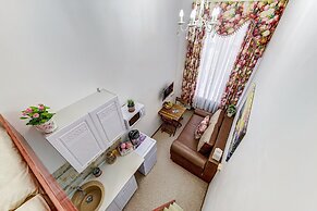 Semeiniy Ochag on Kurlandskaya