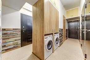 Semeiniy Ochag on Kurlandskaya