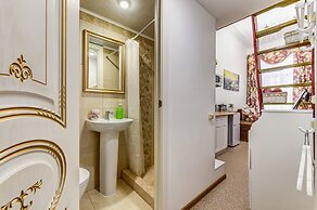 Semeiniy Ochag on Kurlandskaya