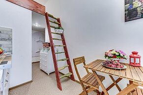 Semeiniy Ochag on Kurlandskaya