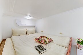 Semeiniy Ochag on Kurlandskaya