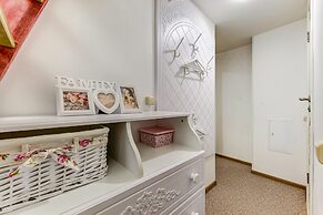 Semeiniy Ochag on Kurlandskaya