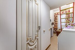 Semeiniy Ochag on Kurlandskaya