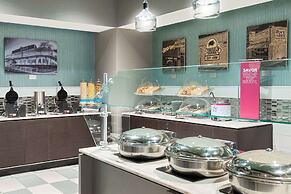 Hampton Inn & Suites Atlanta Buckhead Place