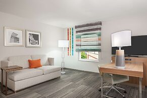 Hampton Inn & Suites Atlanta Buckhead Place