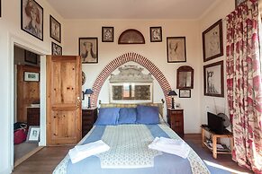 Shepinetree - Pinheira House