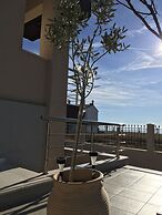 AM Beach House near Sea