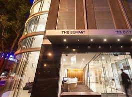 Premier Stays Melbourne