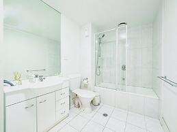 Premier Stays Melbourne