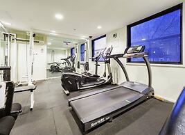 Premier Stays Melbourne