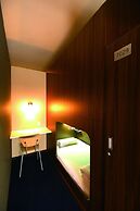 Nikoh Capsule Hotel Refre - Hostel - Caters to Men